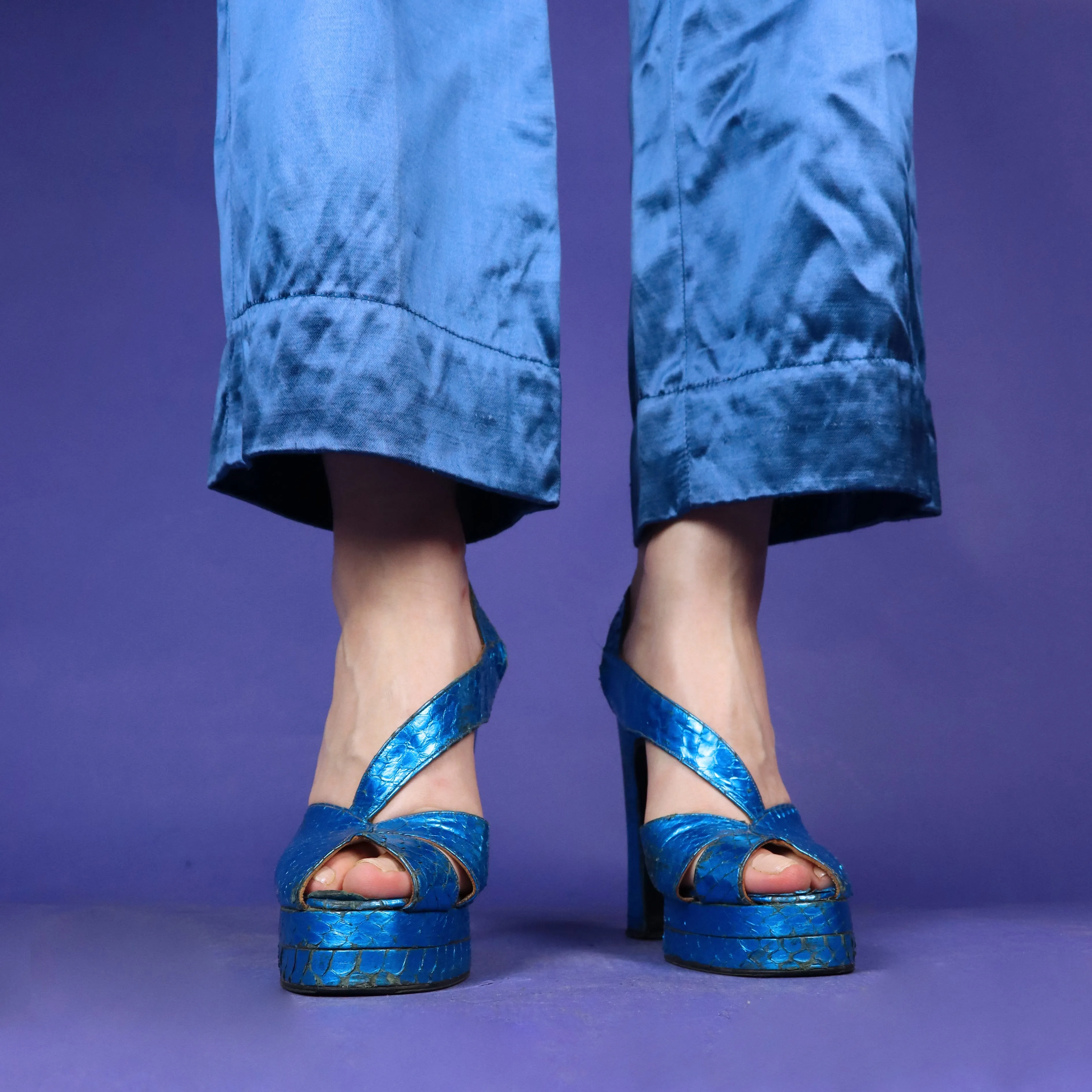 Vintage 1970s Terry De Havilland Electric Blue Snakeskin Platform Heels Shoes