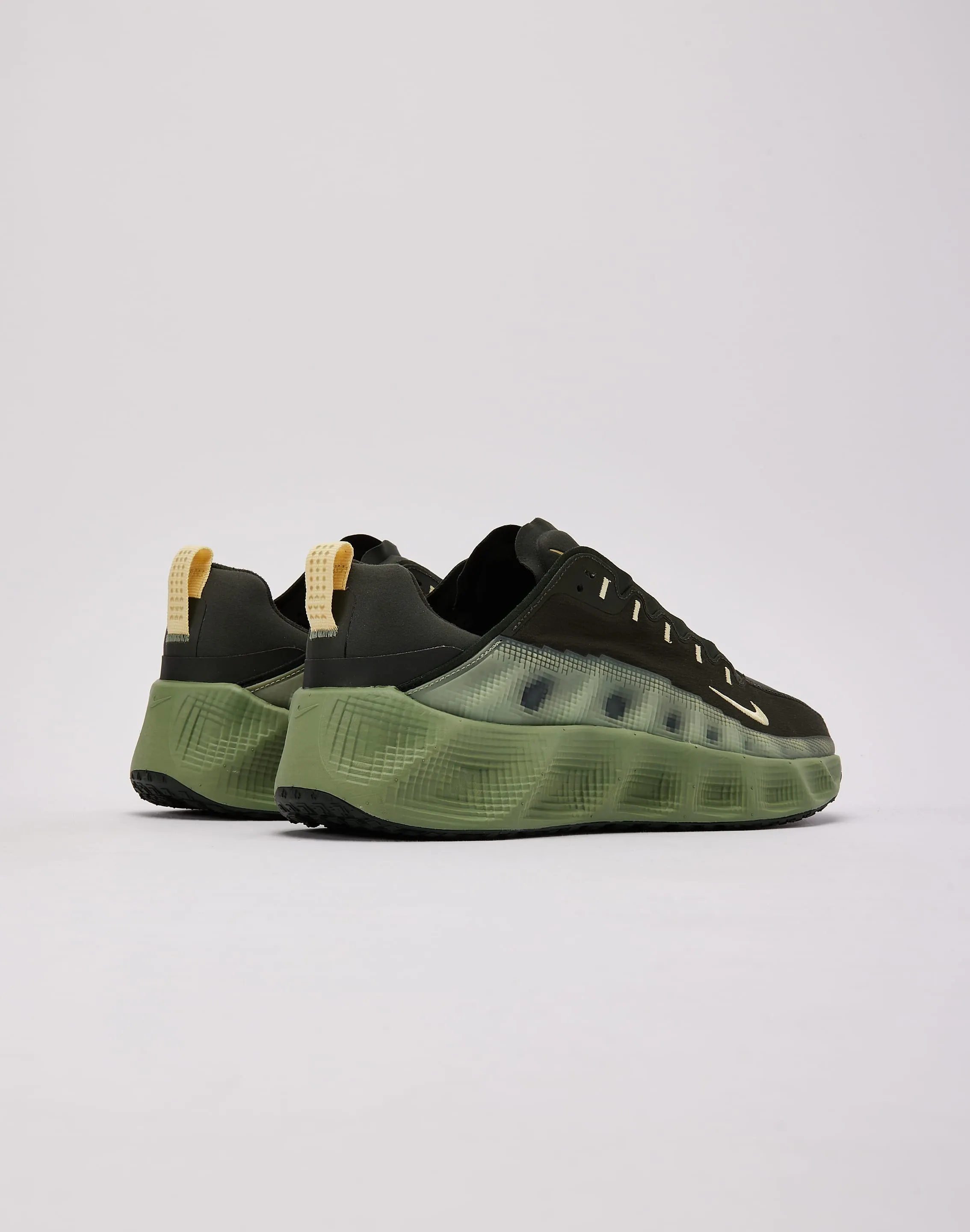 Water - resistant property Nike Ava Rover Pressure Mapping Design running in a baseball field area shoes