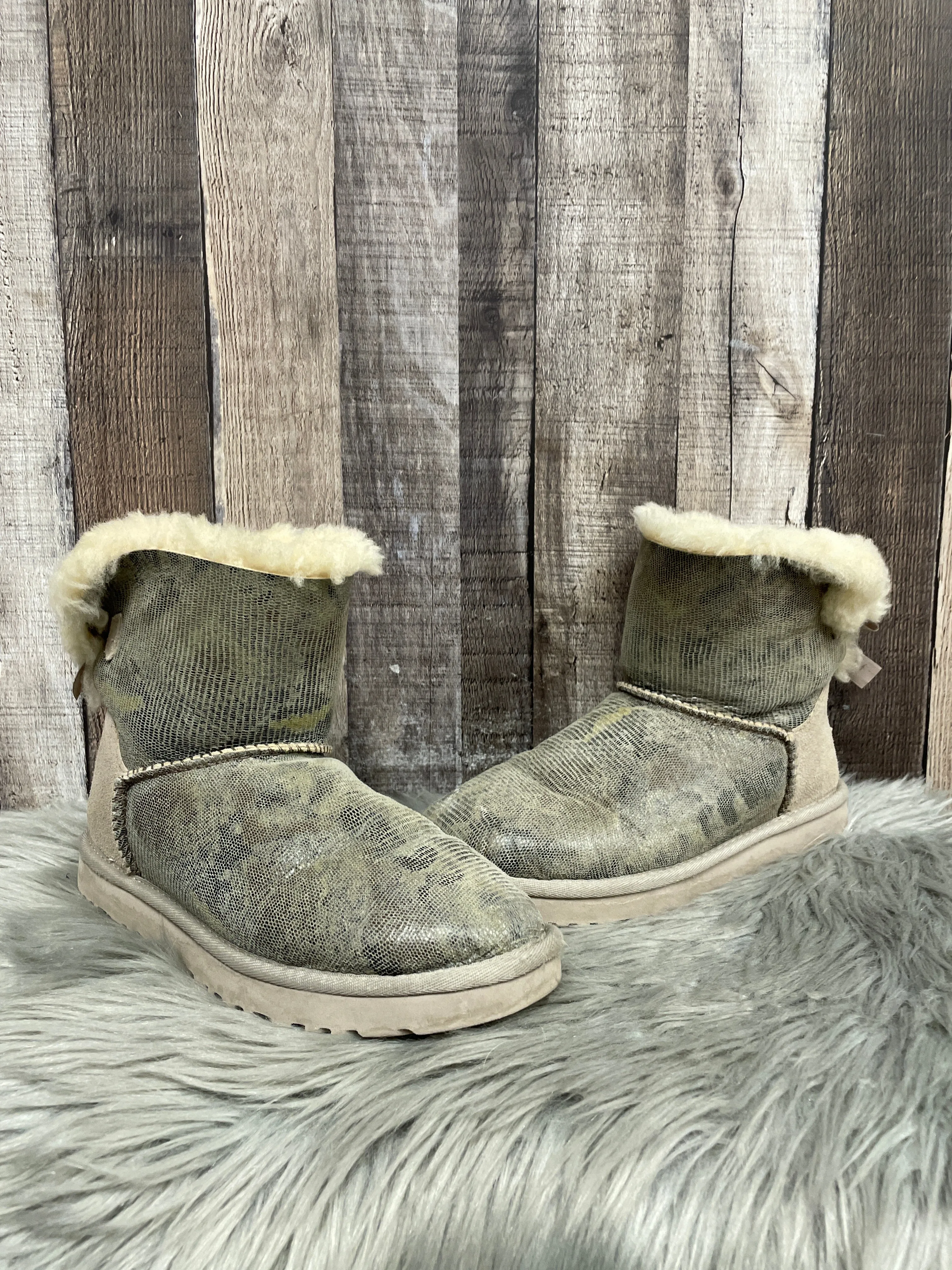 Weekend Casual Boots Designer By Ugg In Multi-colored, Size: 7