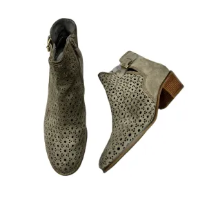 Boots Designer By Cole-haan In Taupe, Size: 10.5 Ergonomic Travel Enthusiasts